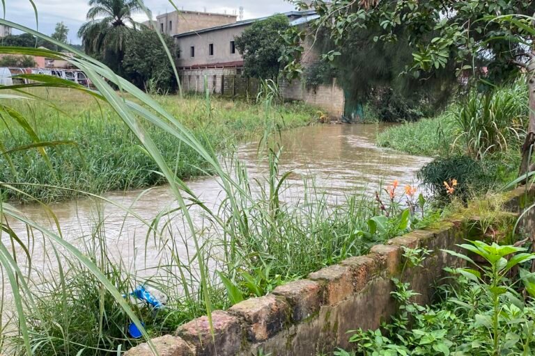 quatre mois après des déversements chimiques d’une mine en rdc, des habitants restent sinistrés