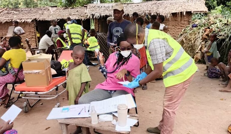 loin de chez elle, une infirmière rwandaise remplit sa vocation auprès des communautés forestières de la république centrafricaine