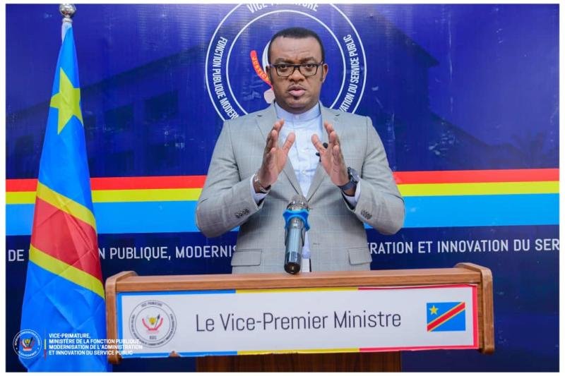 Plainte contre Félix Tshisekedi : «Si l’opposition dépose cette plainte ridicule contre le président de la République, elle va se discréditer», réagit JP Lihau plainte contre félix tshisekedi : «si l’opposition dépose cette plainte ridicule contre le président de la république, elle va se discréditer», réagit jp lihau