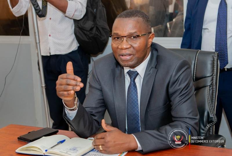 "kabila dans les bras de kagame" : paluku évoque une "théorie du complot" et dit avoir "été dupé pendant des années"