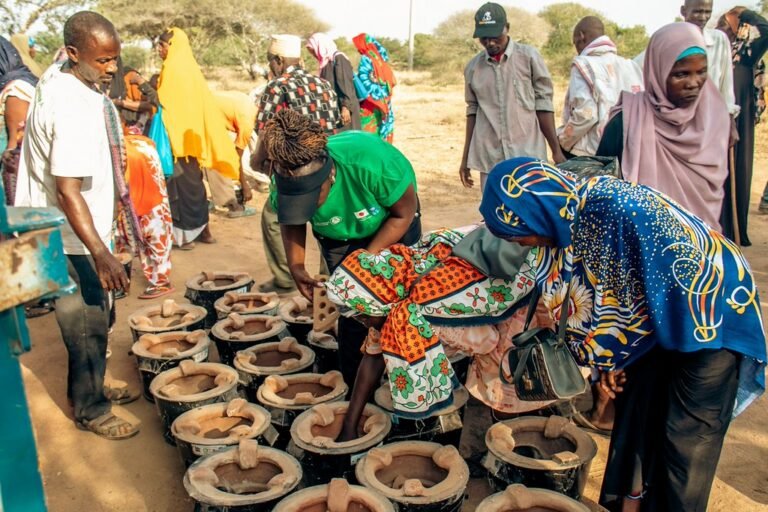 cuisson propre en afrique : des progrès record, mais freinés par la croissance démographique