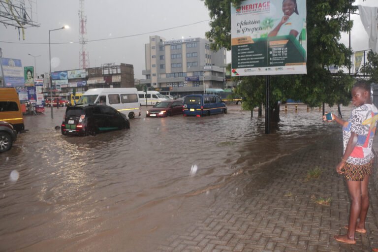 le dérèglement climatique et la croissance urbaine à l’origine des inondations meurtrières en afrique de l’ouest