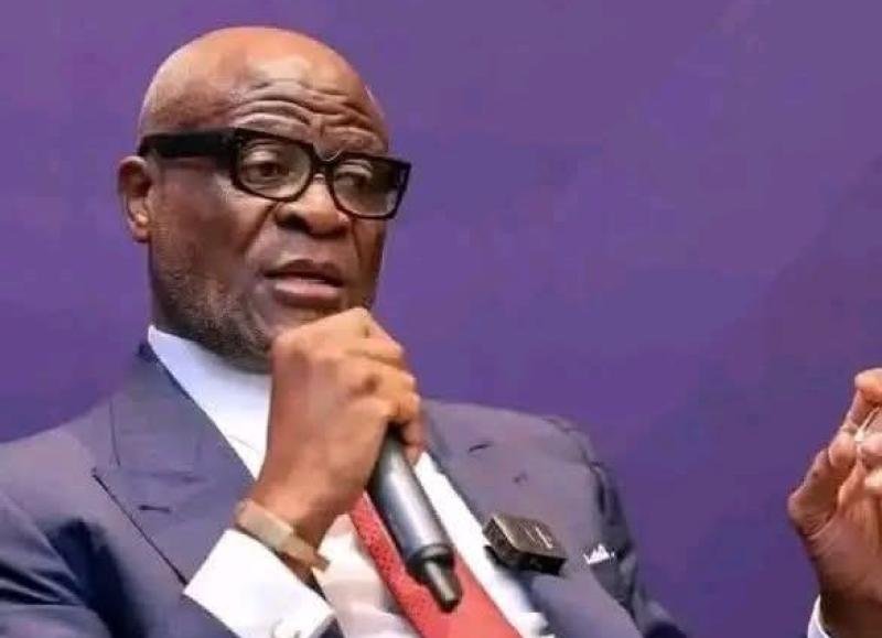 infrastructures sportives en rdc: «tous les ministres pensent que s’ils laissent la gestion des stades, ils croient qu’ils ratent des petits frais des matchs et consorts» (constant omari)