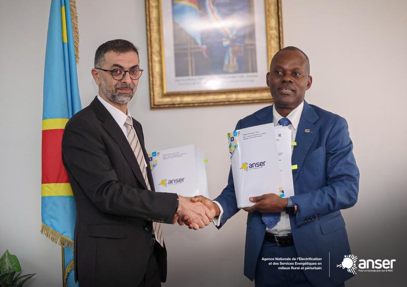 L’ANSER et ELICOM/EMC signent le contrat pour l’électrification de la ville de Nioki l’anser et elicom/emc signent le contrat pour l’électrification de la ville de nioki