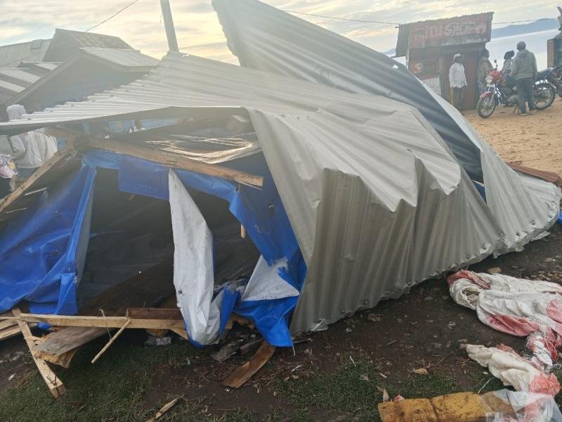 kalehe : plusieurs habitations et une école endomagées par une violente tempête à mbinga nord